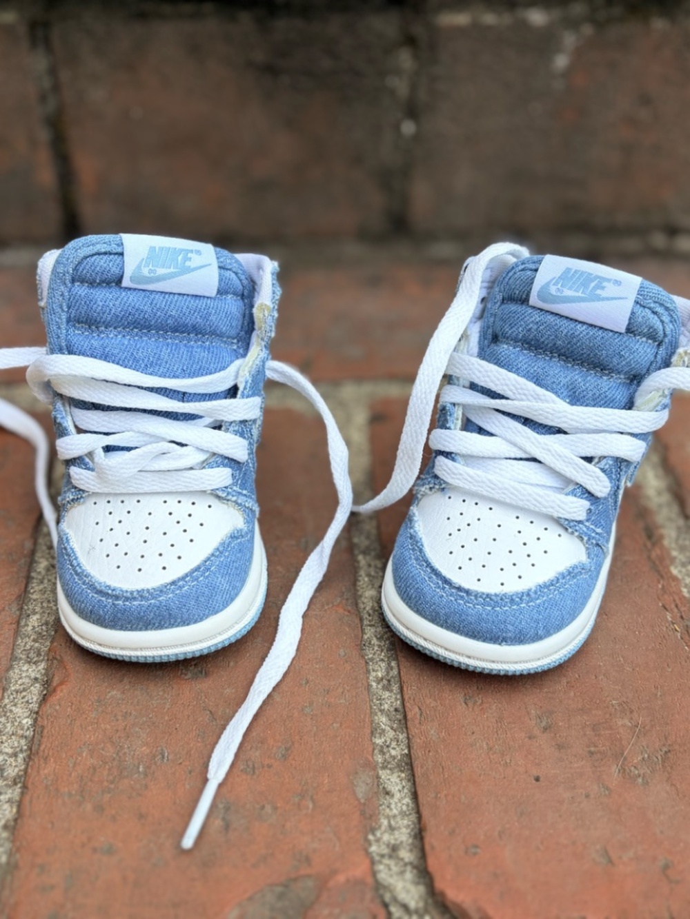 Baby Nike Air Jordan 1 Retro OG "Denim" Sneakers - 4C - Picture 3 of 6